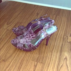 ✨HP✨ Faux Snake Skin Anne Michele Heels